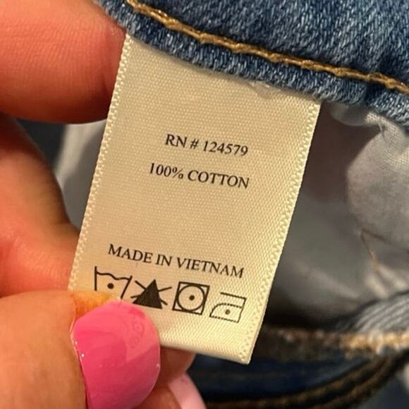 Sneak Peak Mom Shorts High Rise Distressed Raw Hem Denim Light Wash Blue Size M - Picture 7 of 7